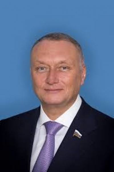 Громкие отставки и аресты: как общественное мнение зависит от социальных маркеров