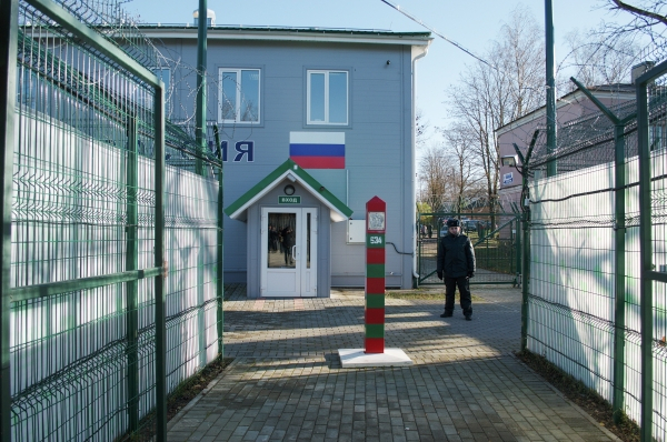 В Эстонии закрывают калитку: КПП на границе с РФ останутся в режиме "глухой забор" навсегда