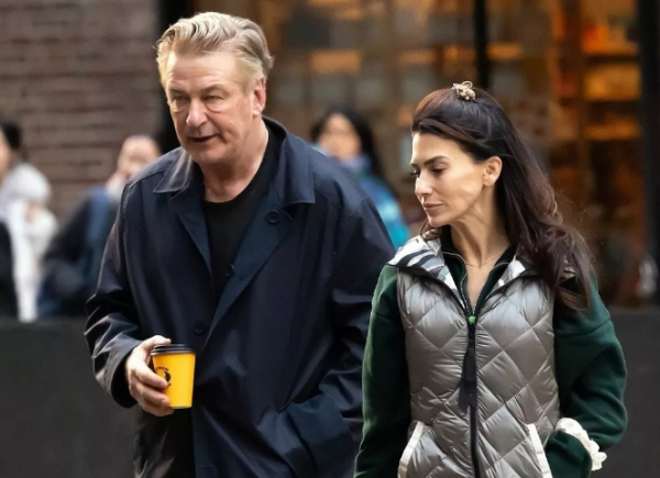 Алек и Хилария Болдуины заметили за кофе папарацци