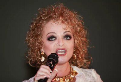 Лариса Долина потеряла концерт в московском ресторане в Новогоднюю ночь из-за замены на Анжелику Варум