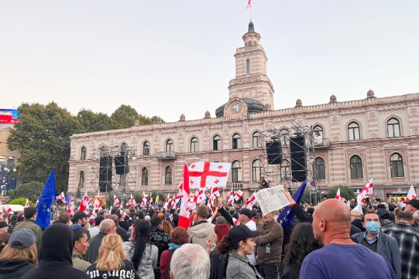Протесты в Тбилиси: люди вышли на улицы в знак недовольства