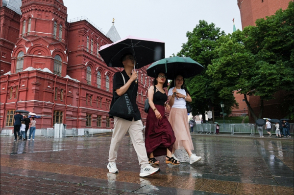 Москвичей предупредили о возможных ливнях с выпадением до 40% месячной нормы осадков за день