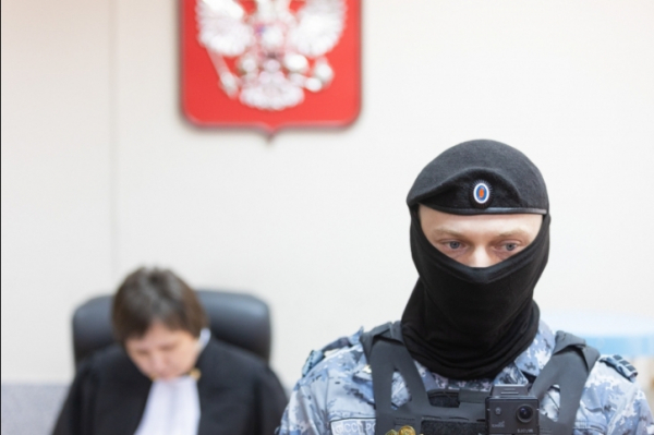 Главаря банды мучителей с автомойки в Каменске-Уральском отправили под стражу